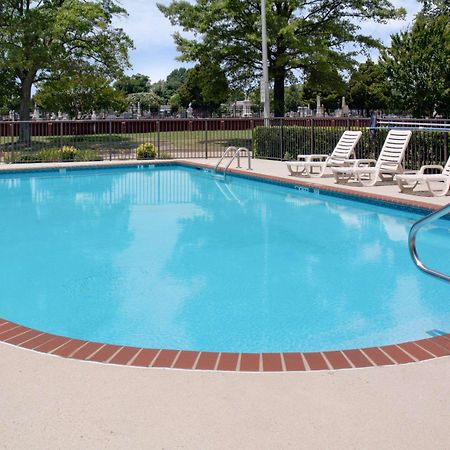 Quality Inn & Suites Olde Town Portsmouth Esterno foto