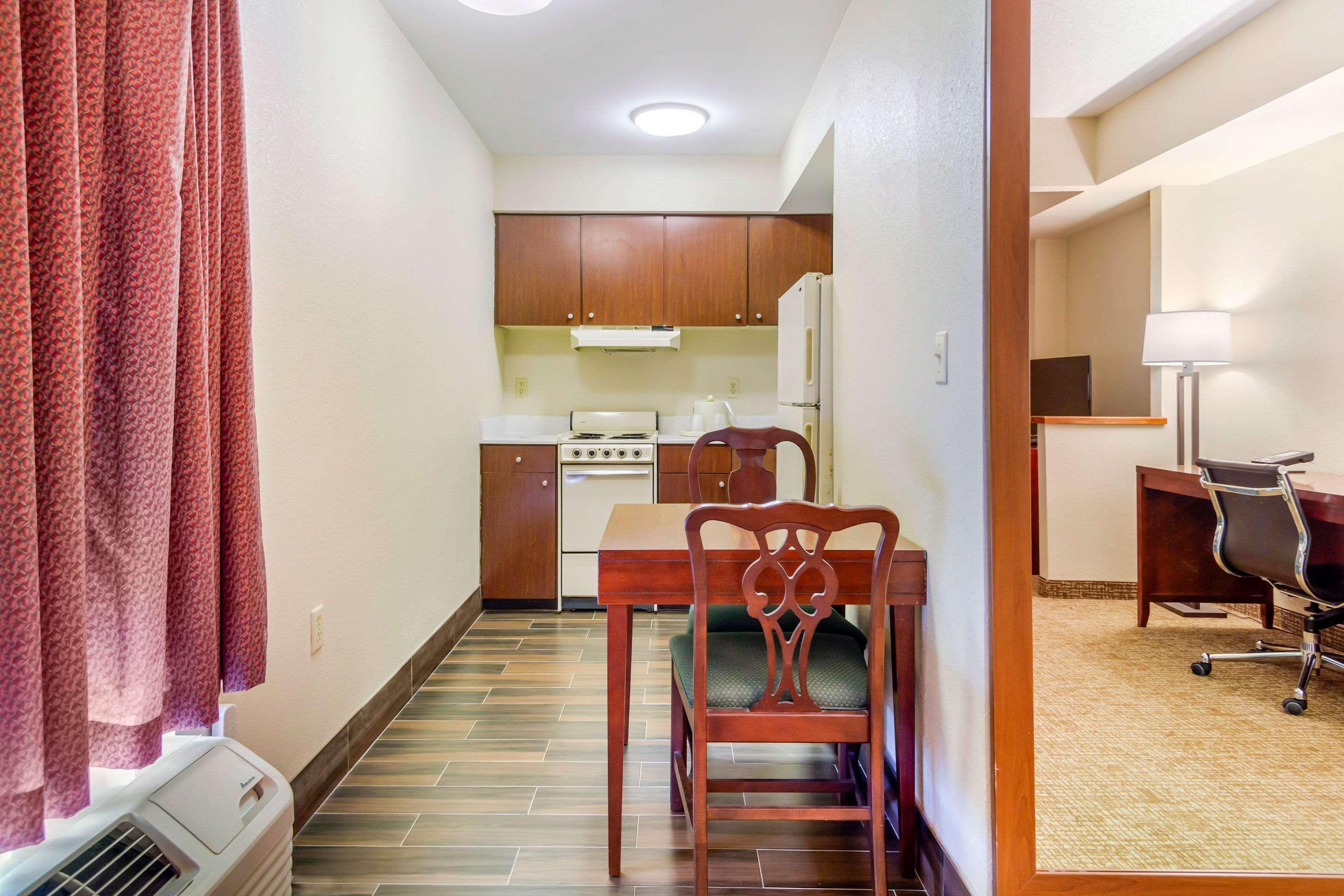 Quality Inn & Suites Olde Town Portsmouth Esterno foto