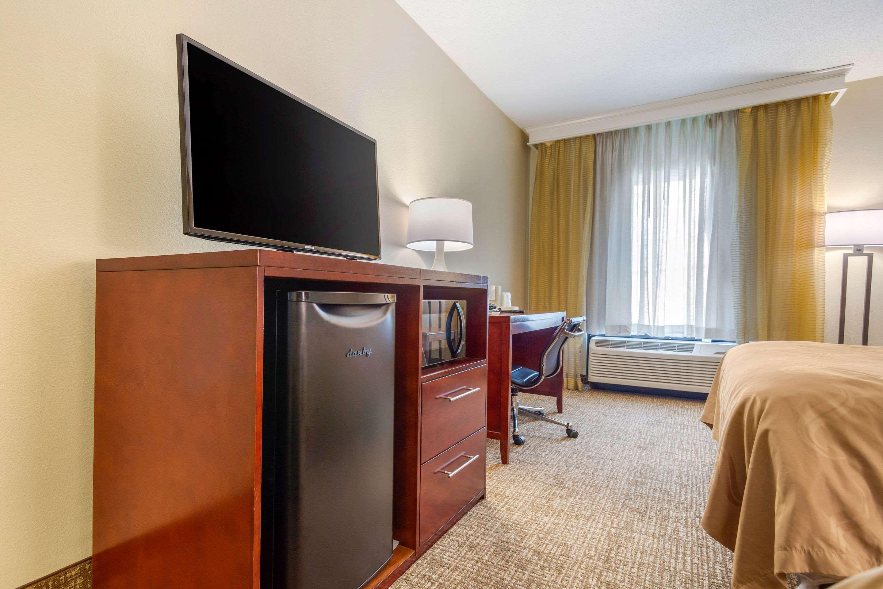 Quality Inn & Suites Olde Town Portsmouth Esterno foto