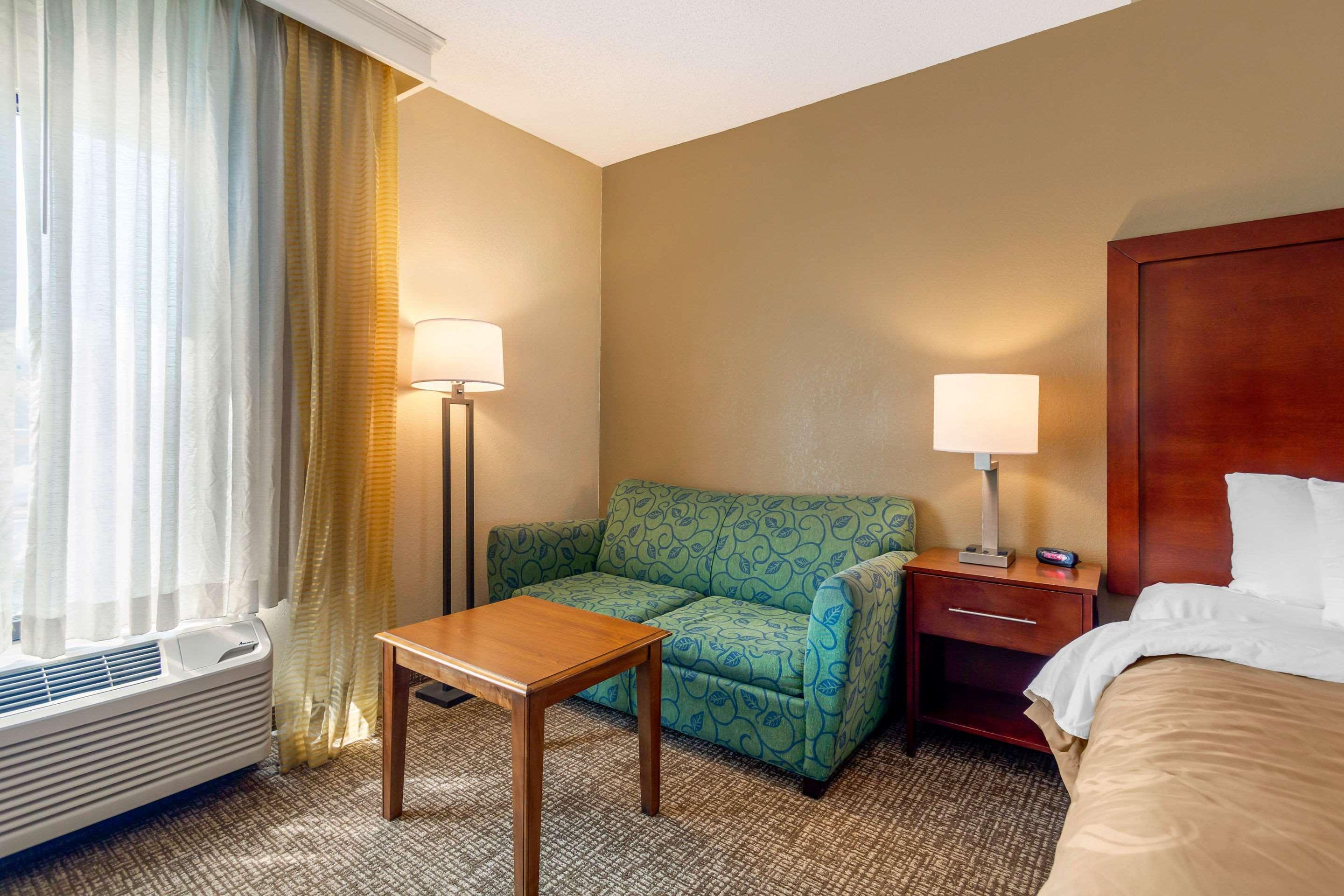 Quality Inn & Suites Olde Town Portsmouth Esterno foto