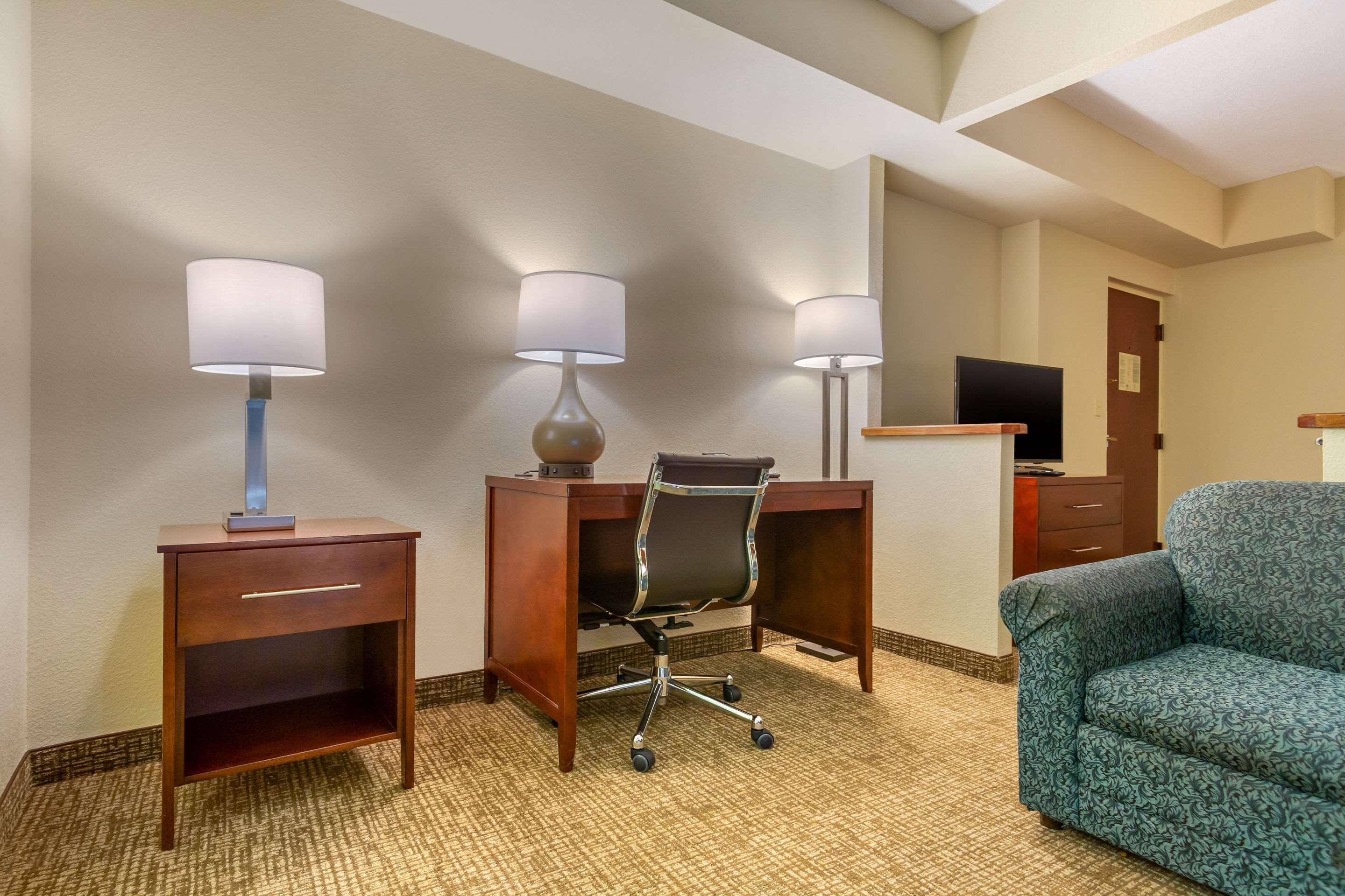 Quality Inn & Suites Olde Town Portsmouth Esterno foto