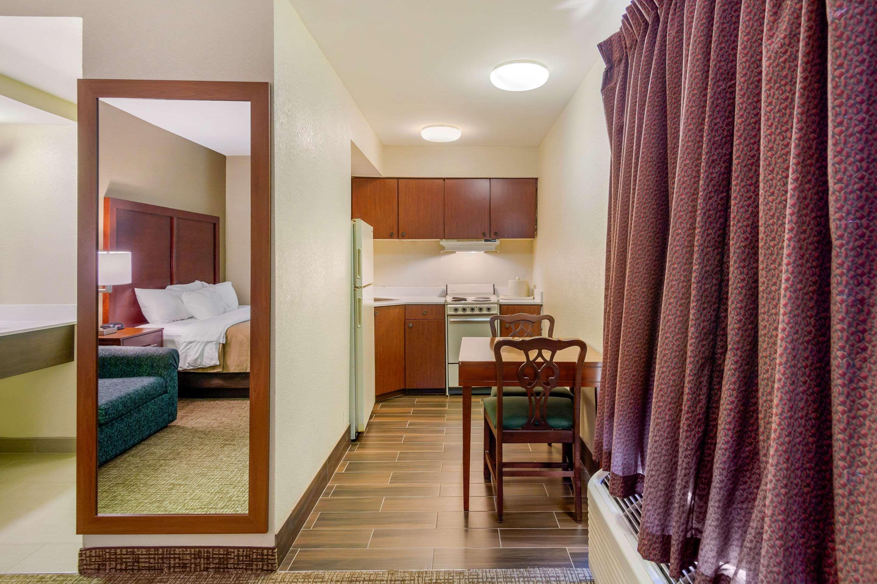 Quality Inn & Suites Olde Town Portsmouth Esterno foto