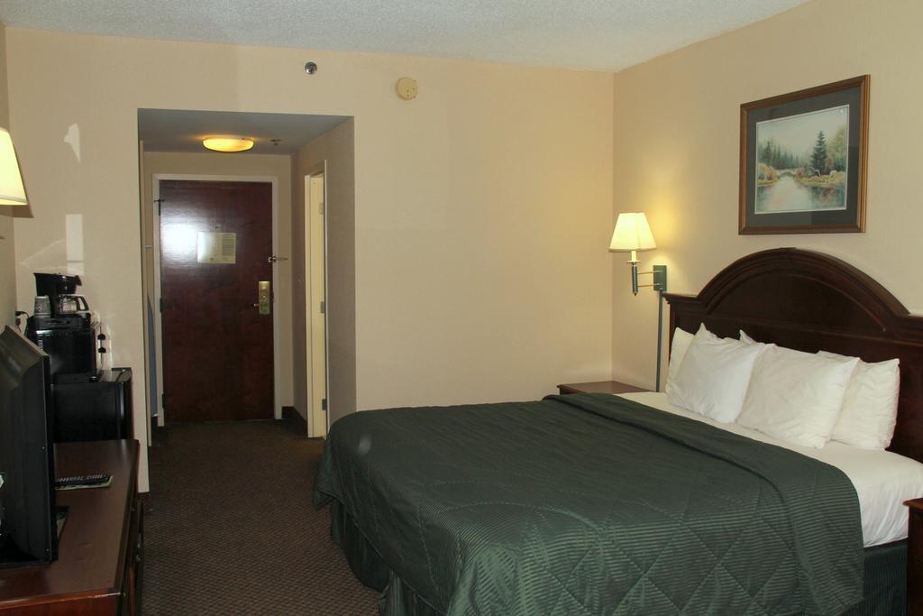 Quality Inn & Suites Olde Town Portsmouth Esterno foto