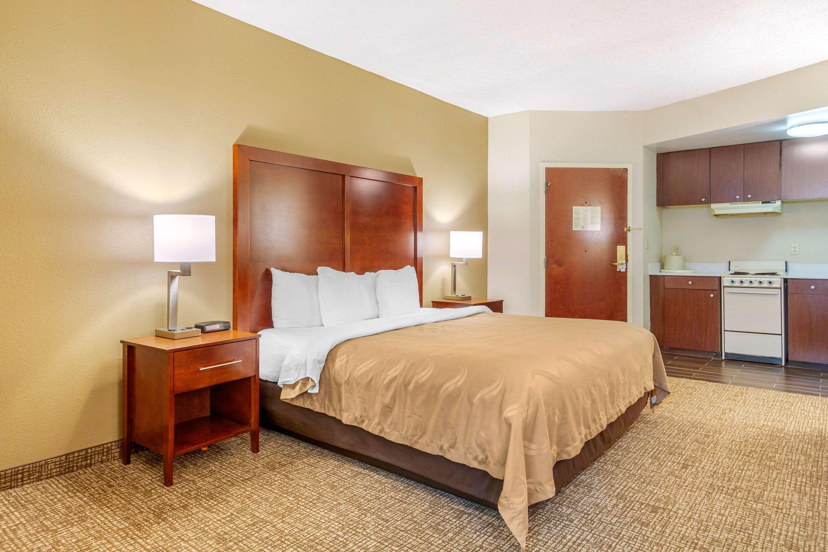 Quality Inn & Suites Olde Town Portsmouth Esterno foto