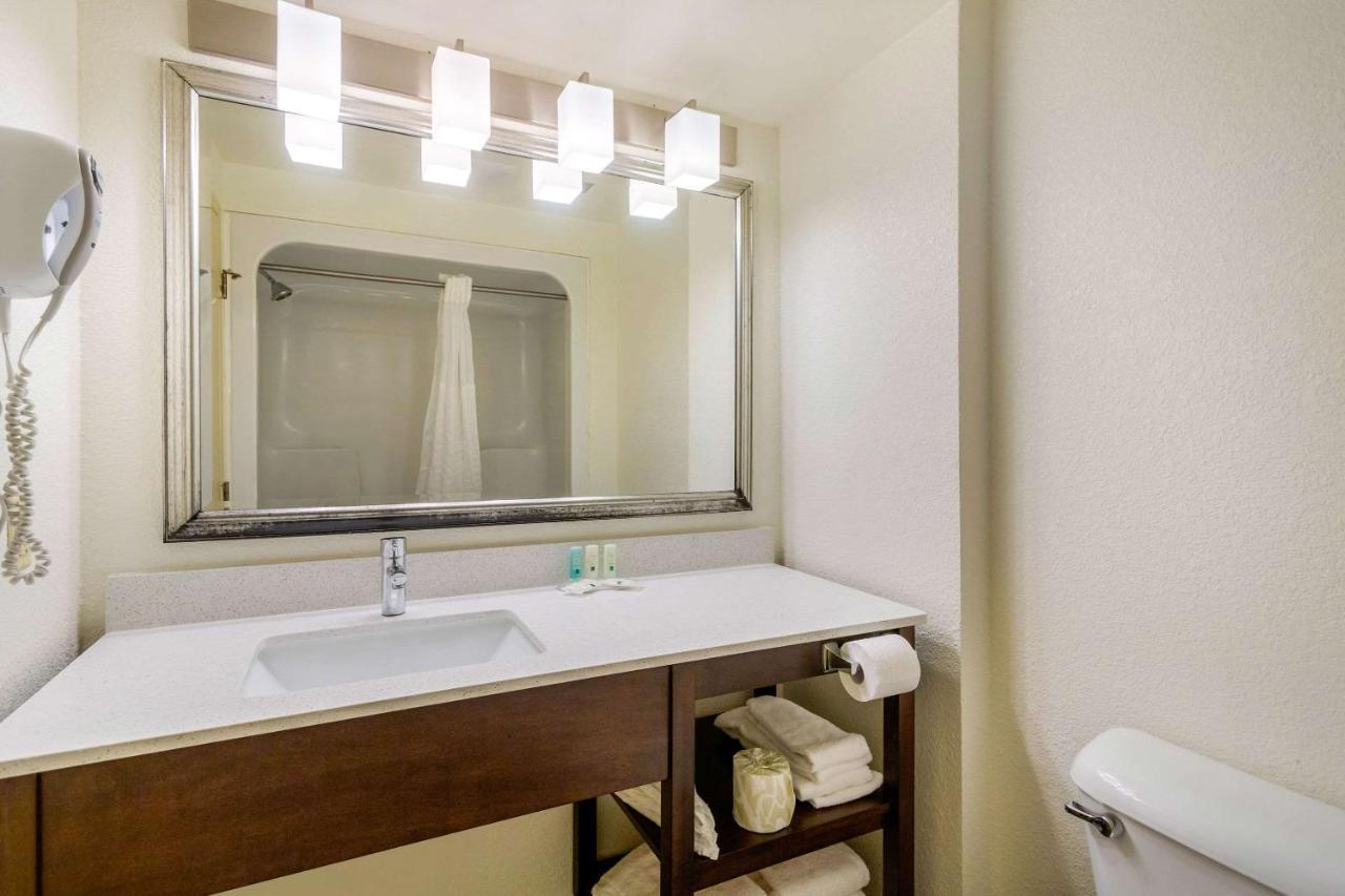 Quality Inn & Suites Olde Town Portsmouth Esterno foto